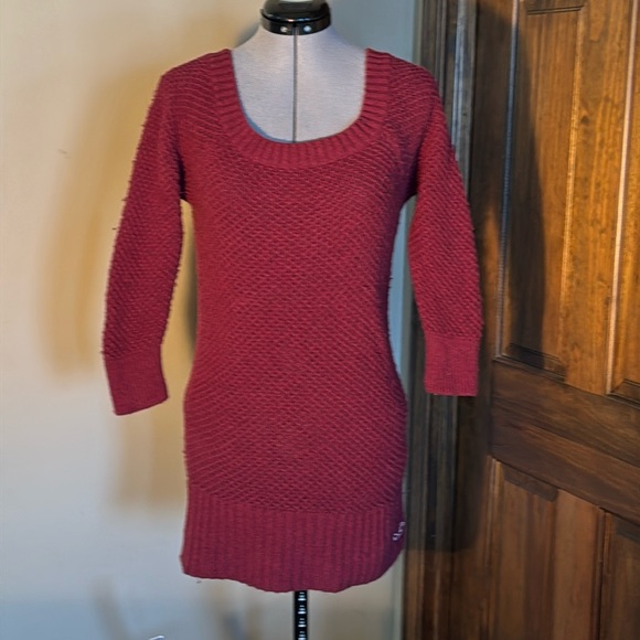 Hollister Sweaters - Hollister burgundy color 3/4 length sleeve sweater. Size Small